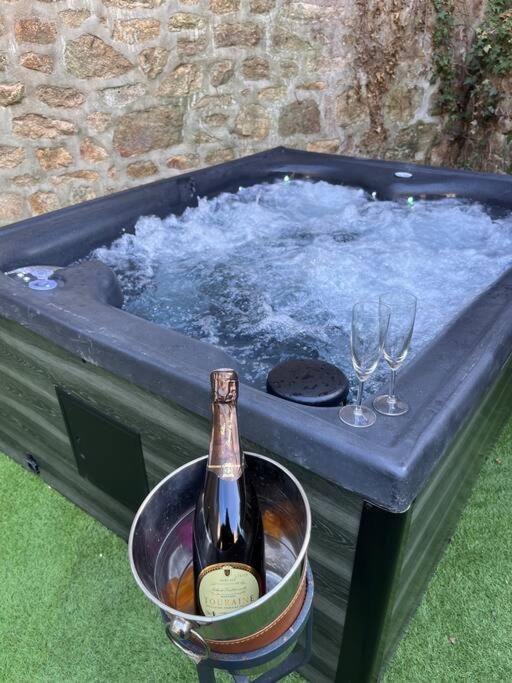 Beau Loft Room Proche Mont Saint Michel Jaccuzi Illimite En Plein Centre アブランシュ エクステリア 写真